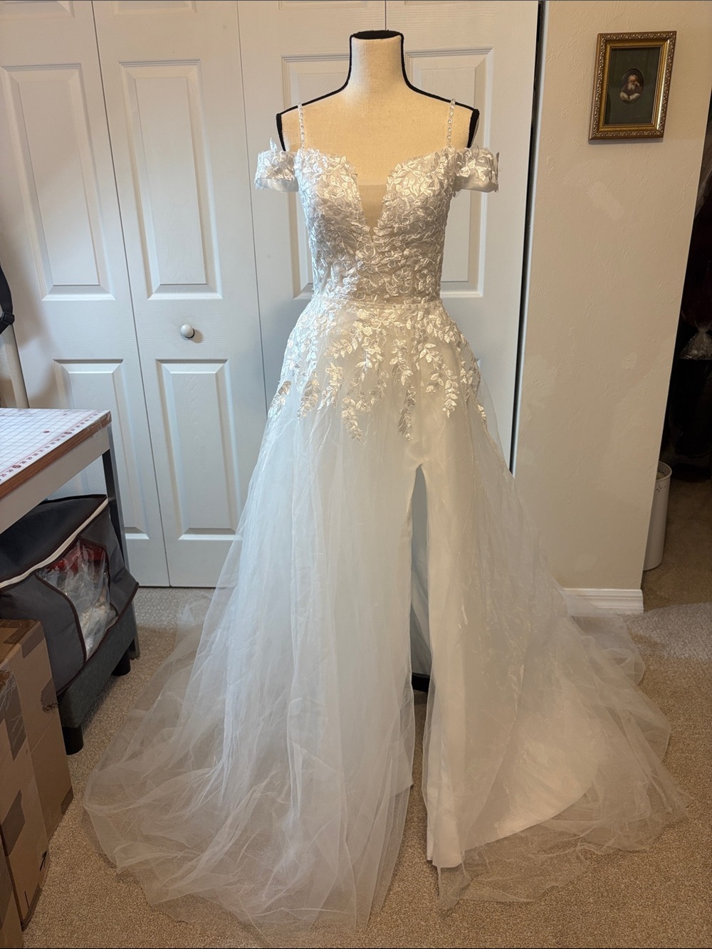 NWOT Stunning Off-the-Shoulder Floral Lace & Tulle Wedding Dress / Bridal Gown 6